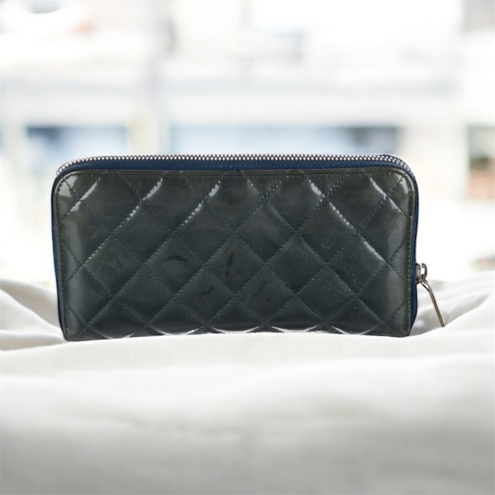 CHANEL Dark Green Quilted Wallet with Silver Logo - Picture 3 of 3